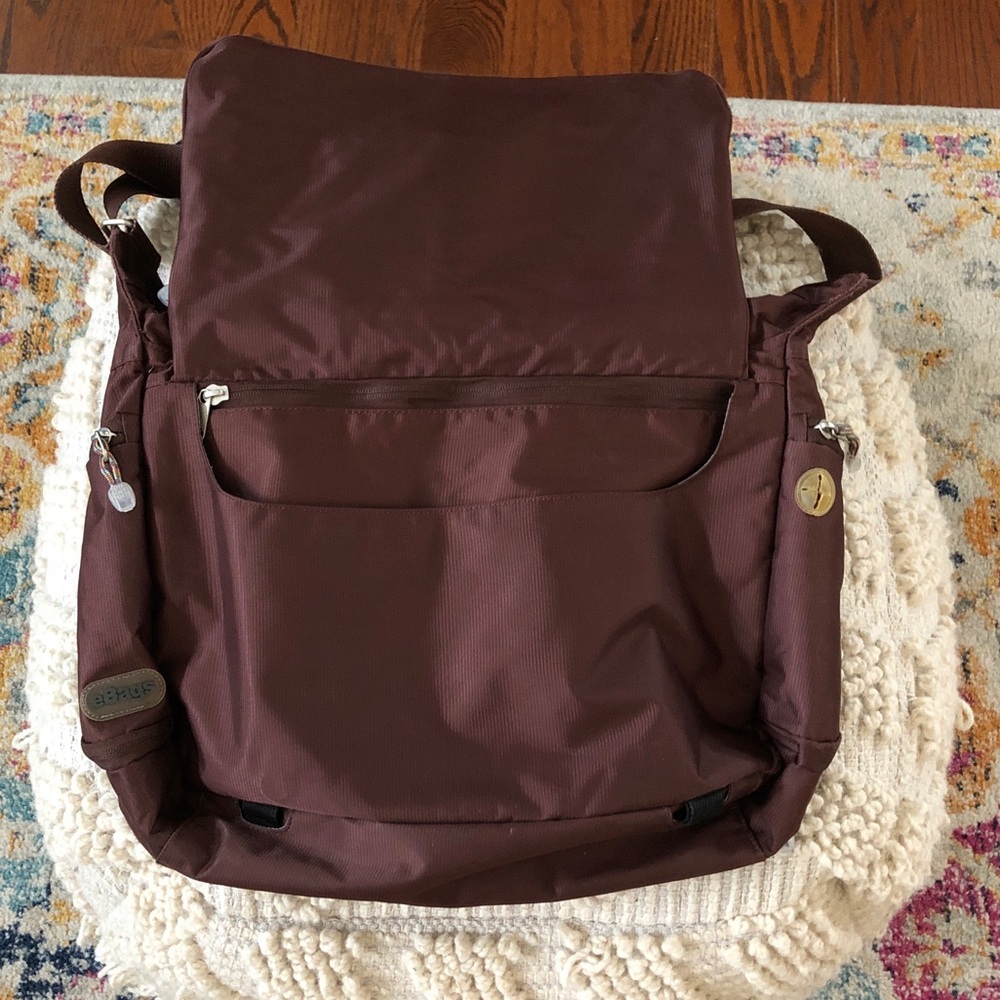 eBags Terrace Crossbody Every Day Unisex Bag! - Picture 4 of 7